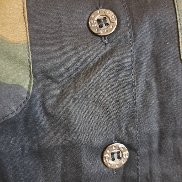 Dead Threads Womens M Shirt Goth Black Camouflage Button Down Short Sleeve - Picture 5 of 12